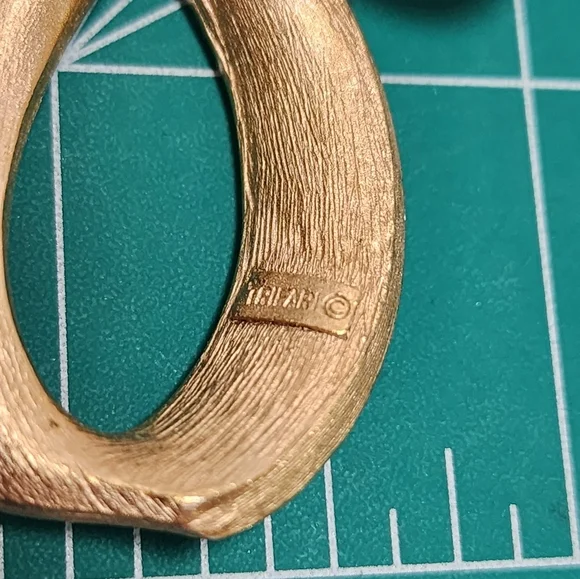 Crown Trifari Gold and White Enamel Brooch and Earring Knot Set - Picture 10 of 13